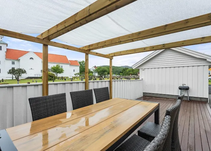 Family-Friendly Home Near Canal